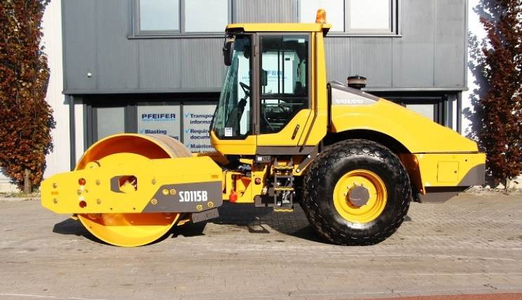 Виброкаток грунтовый Volvo SD 115B